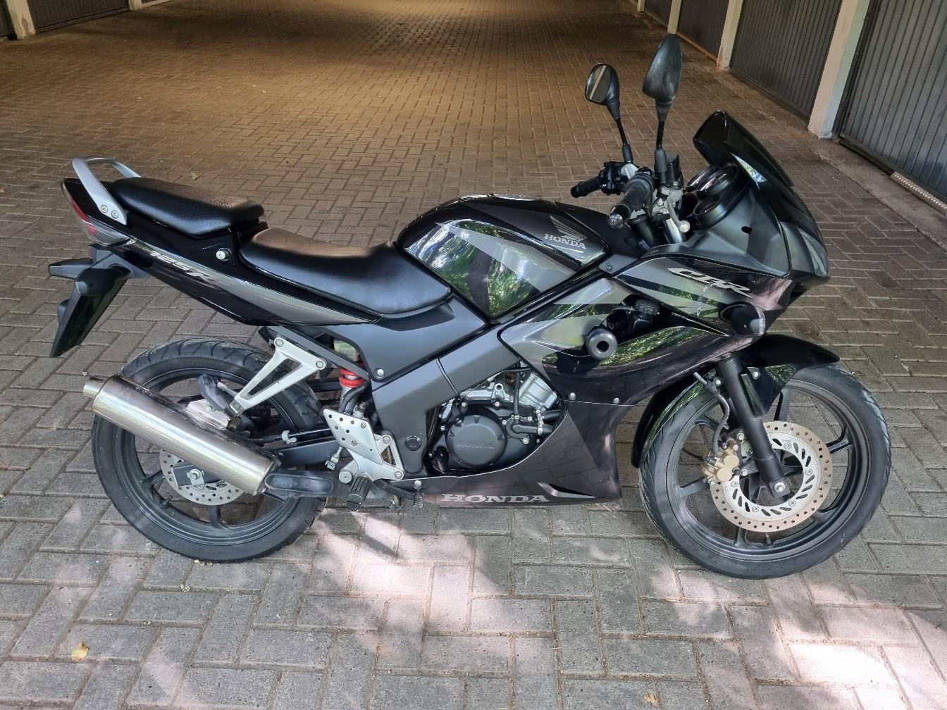 Honda CBR 125R Typ JC39 #1