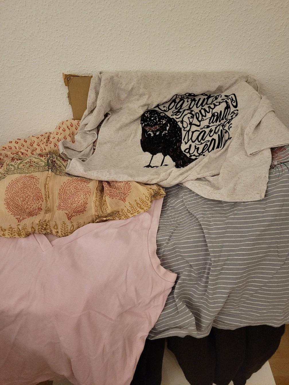 großer Karton Damen Kleidung Gr. 40/42 #1