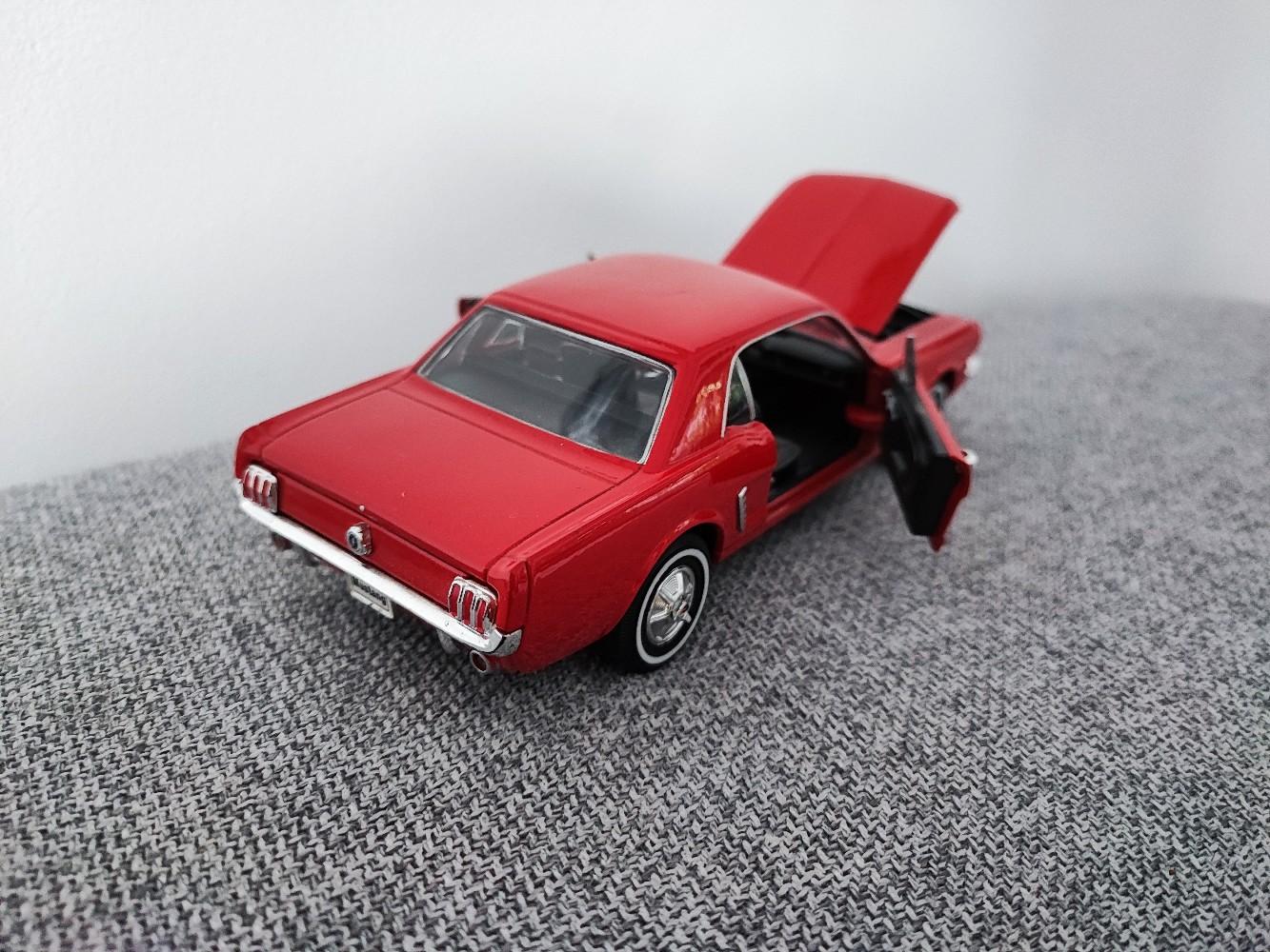 Ford Mustang Coupe 1964 1/2 rot Modellauto 1: #1