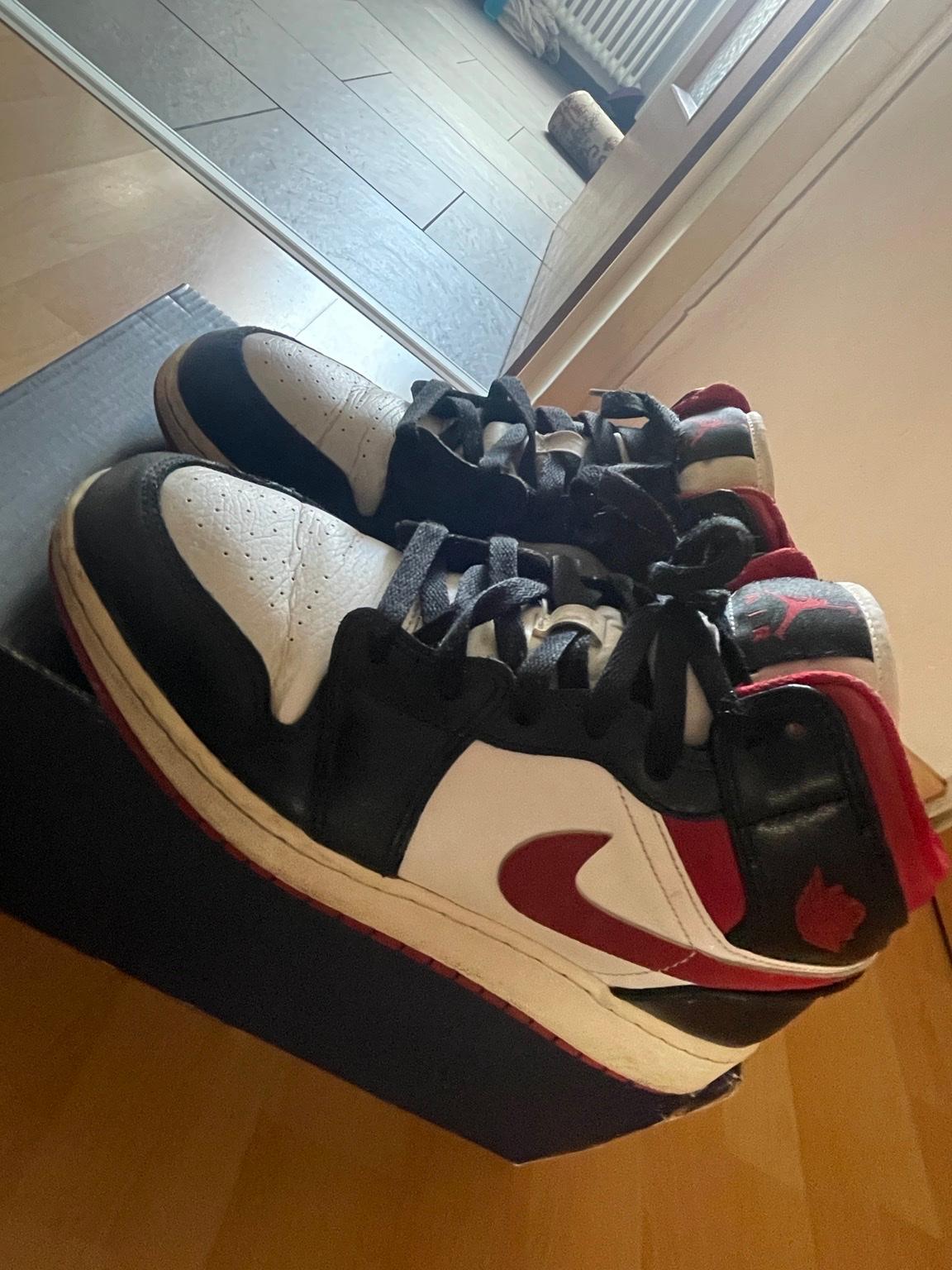 Jordan 1 in rot/schwarz #1