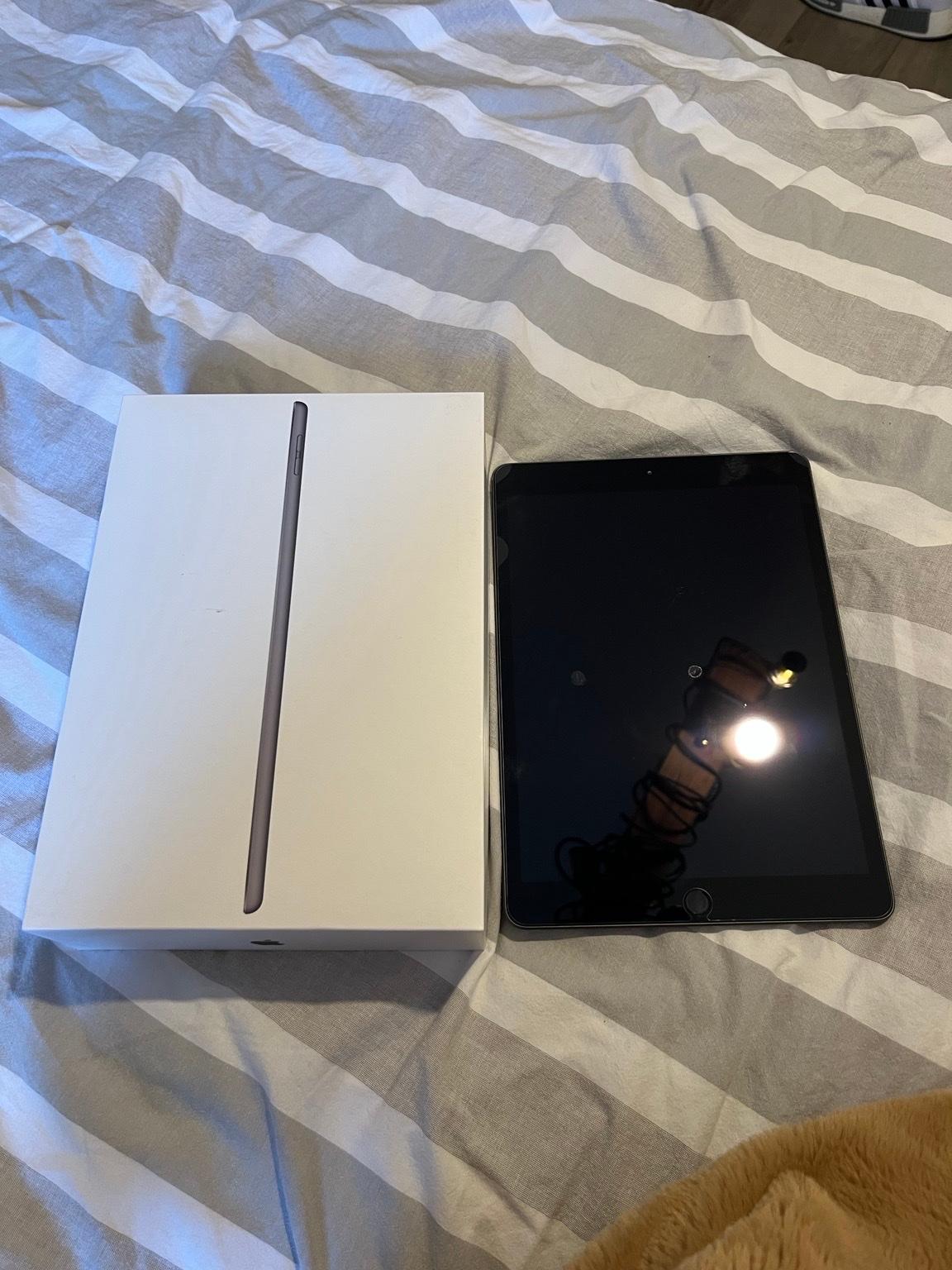 iPad (7. Generation) 32 GB #1