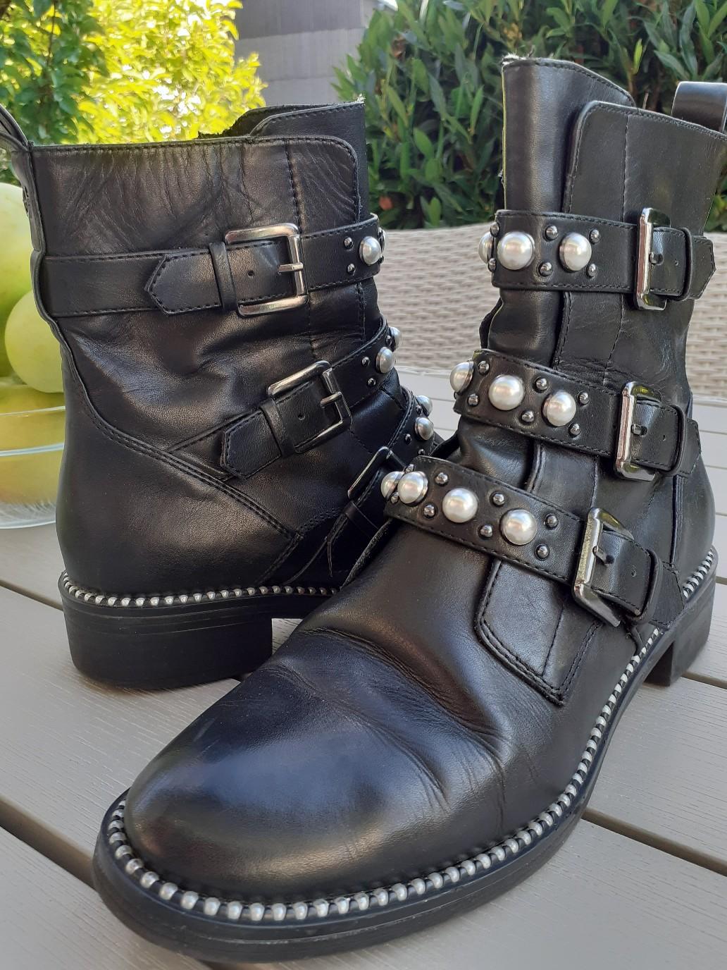 Tolle angesagte Tamaris Boots Gr. 39 schwarz #1