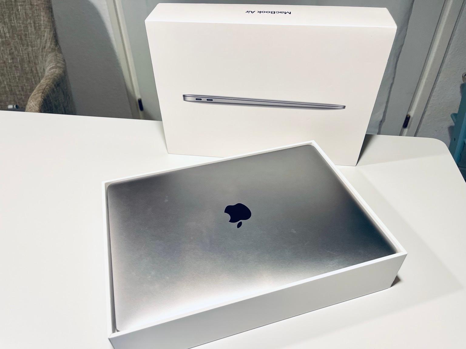 MacBook Air (Retina, 13-inch, 2018) #1