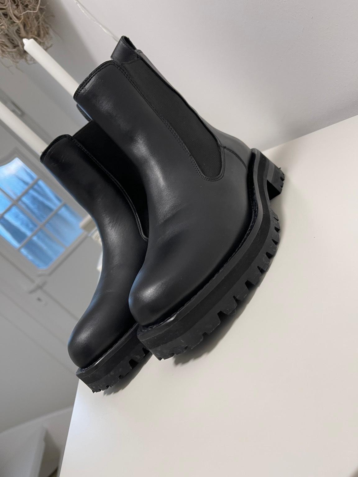 Other Stories Leder Chelsea-Boots dicke Sohle #1