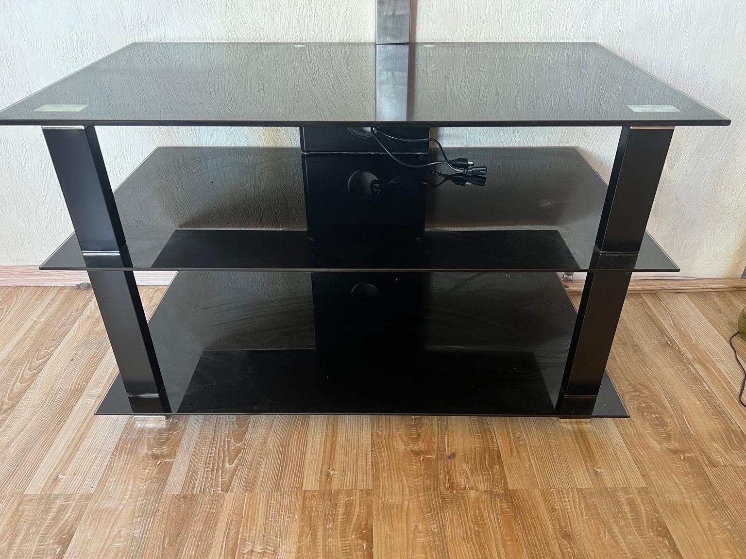 Dolby Surround Anlage mit Glasschrank #1