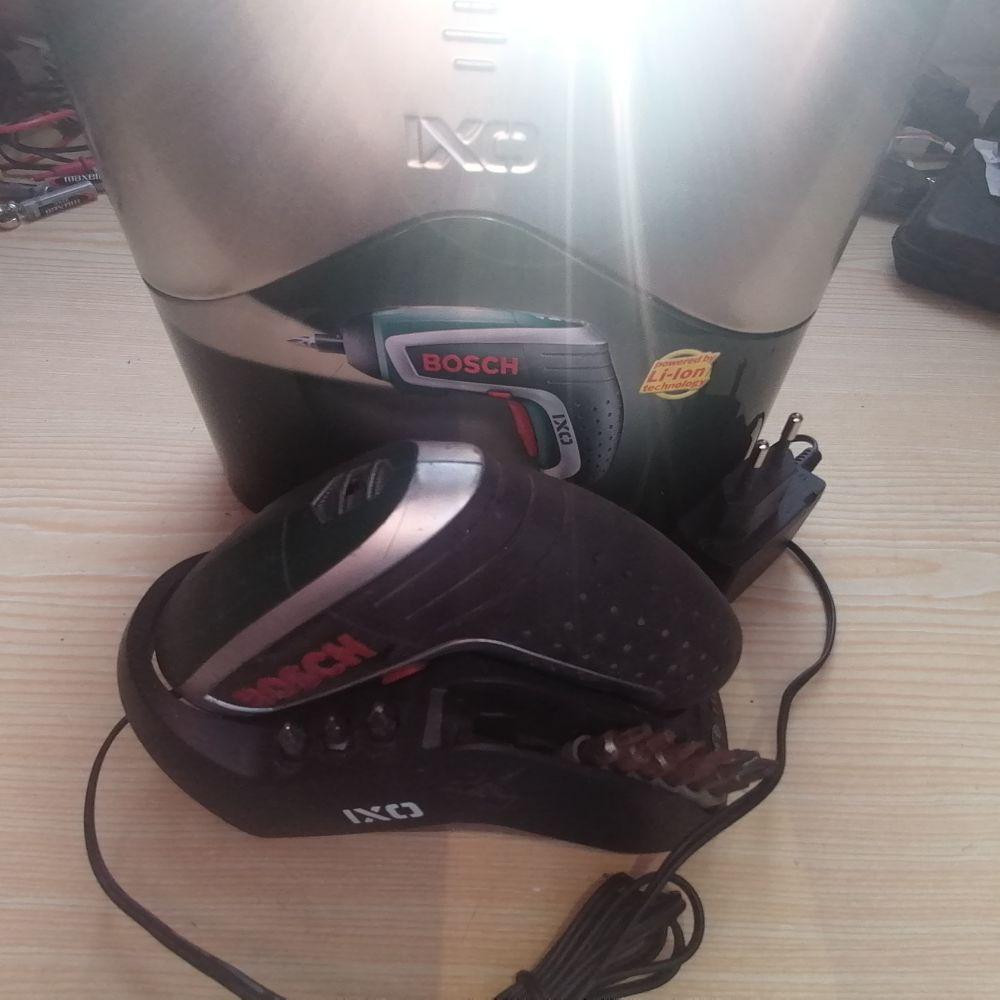 Ixo Akkuschrauber Bosch Ladestation in Dose #1