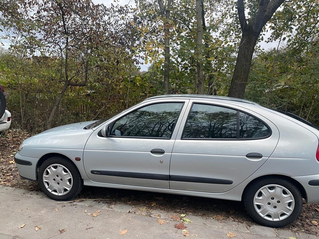 Renault Megane 1.6 / grau #1