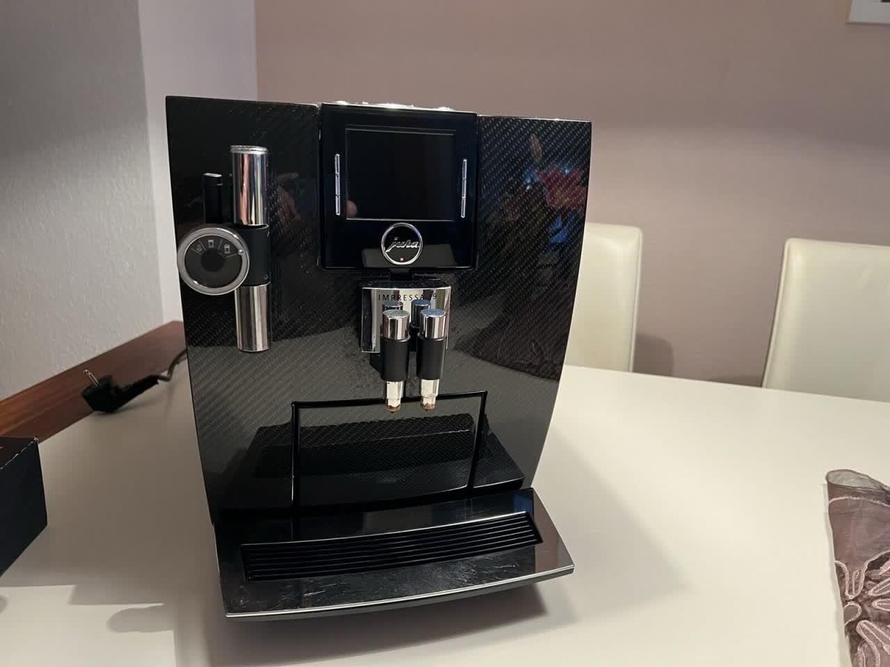 Jura Impressa J9 Kaffeevollautomat #1