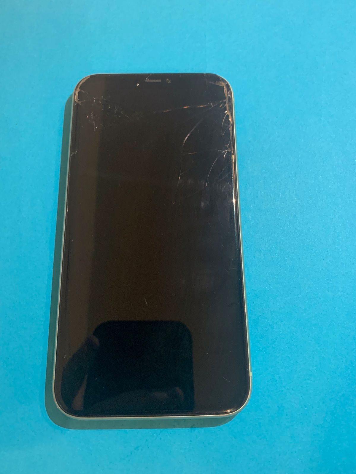 Apple iPhone 11 Gehäuse mit Display Defekt #1