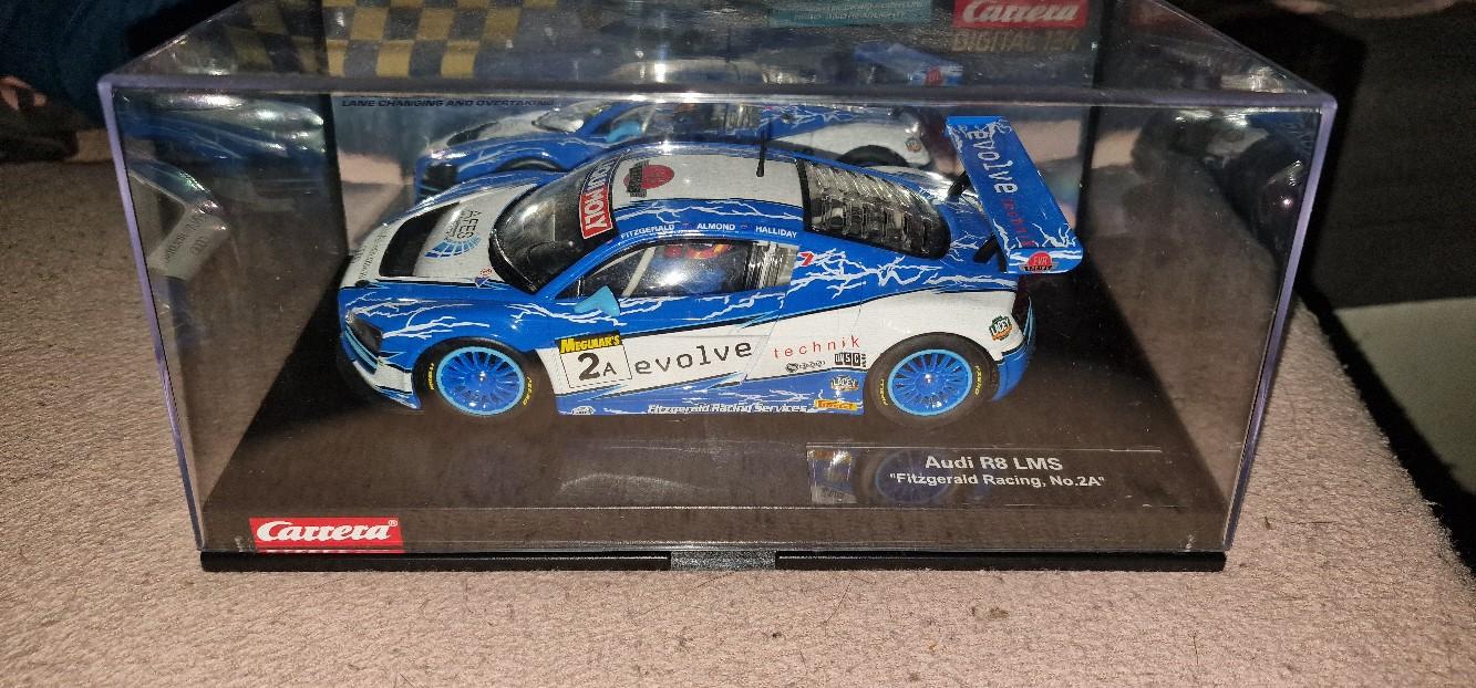 carrera 124 digital audi r8 lms #1