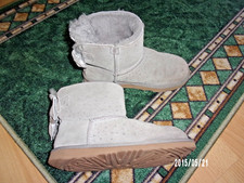 hellgraue Lammfellstiefel von UGG in Größe 38