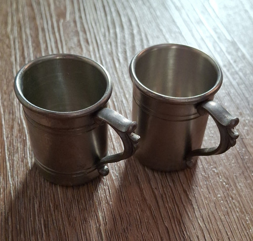 Zinnbecher mit henkel - henkel, –