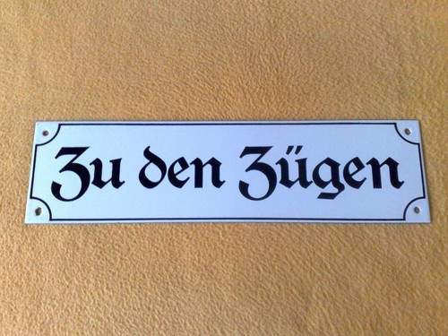 Den zügen mit löchern - zu,