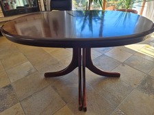 Gepflegter Wohnzimmertisch mahagonifarben ausziehbar