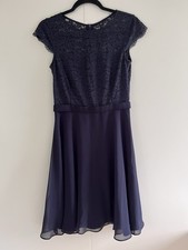 dunkelblaues schickes knielanges kleid mit spitze in größe 36