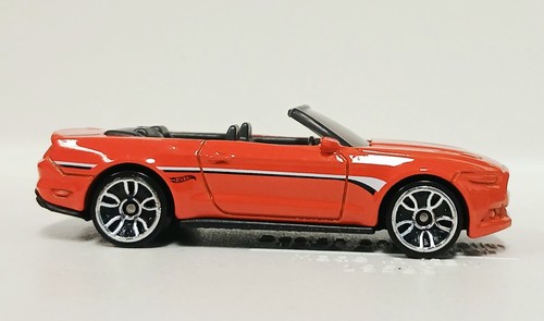 Hot wheels ford - hot,
