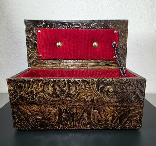 Geprägter leder holz truhe - leder/,