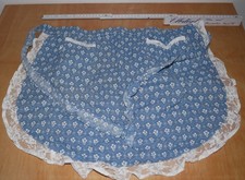 Schürze aus Leinen, Cocktailschürze bzw. Halbschürze blau mit weißer Spitze, neu