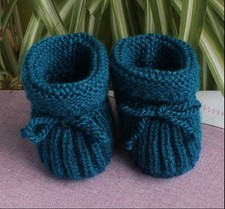 Babyschuhe gestrickt gehäkelt blau Jungen Stricksocken Geschenk Neugeborenes 