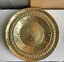 Messing Teller 29 × 29 cm, Gewicht 1166 g aus Nachlass.