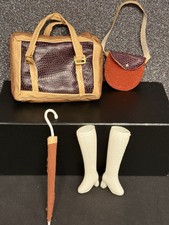 Barbie Kleidung Reisetasche , Handtasche , Stiefel , Regenschirm Vintage