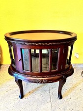 Barvitrine mit Tablett Vorne