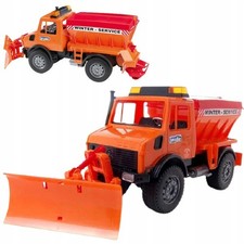 Kipper Lkw mit Schneepflug und