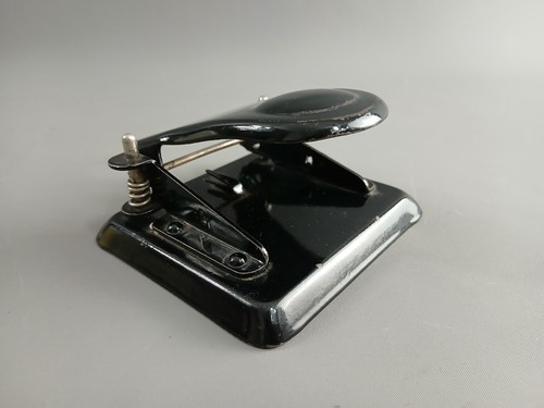 Alter locher schreibtisch - locher,