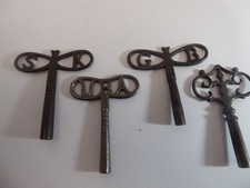 4x antike Uhrenschlüssel für