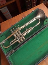 Alte Vintage Trompete Anfang