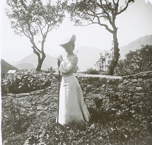 Schöne frau mit - hut, foto