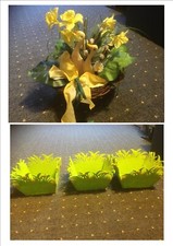 Ostern, Tischdekoration m. Holzenten und Seidenblumen sowie 2 grüne Filzkörbchen