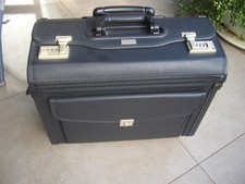 Trolley mit vielen Taschen