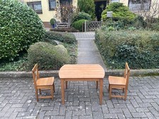 Kindertisch mit 2 Stühlen