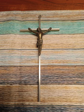 Altes Kreuz Metall zum Hängen Kruzifix  mit Jesusfigur