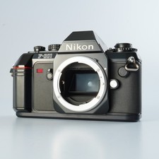 EXZELLENTE Nikon F-301 MF Film-Spiegelreflexkamera