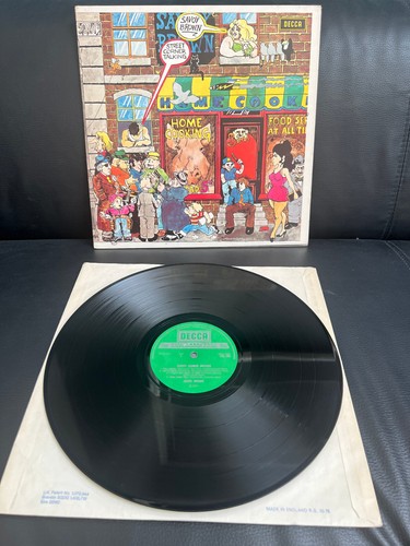 Savoy brown street - savoy, corner