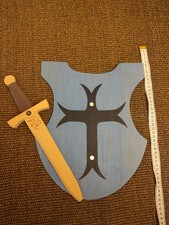 Schild und Schwert aus Holz