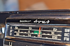 Schönes Original Becker AVUS  UMK 12 Volt für Oldtimer