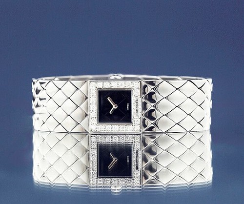 Chanel schwarzes gestepptes