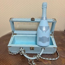 Leere Schnapsflaschen Engel