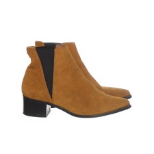 Lysgaard, Stiefeletten