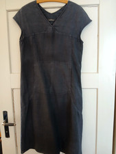 Elemente Clemente, Kleid