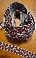 Vintage ca. 7 Meter alte Trachtenborte, schwarz mit rot/weißer Stickerei, 20 mm