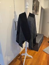 Toller warmer Poncho von Hallhuber, grau/dunkelblau, top
