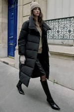 Langer Schwarzer Damenmantel