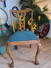 ALTER STUHL  MIT LÖWENTATZEN