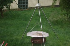 Schwenkgrill sehr groß 192 cm hoch -170cm im Dreieck unten - 90cm imQudraht Rost