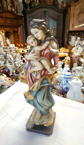 Schöne antike heiligenfigur - schöne,