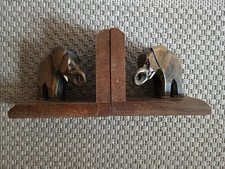 2 Buchstützen aus Holz mit